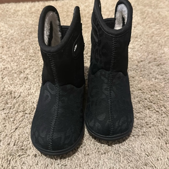 Toddler Boggs boots - Picture 1 of 3